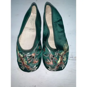 Korea‎ War Souvenir Little Girls Handmade Silk Embroidered Slip On Shoes 6&quot;