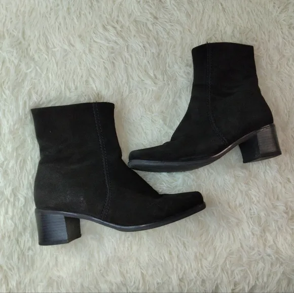 La Canadienne Suede Ankle Boots Size 8