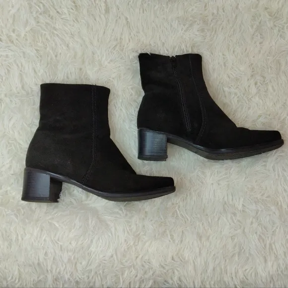 La Canadienne Suede Ankle Boots Size 8