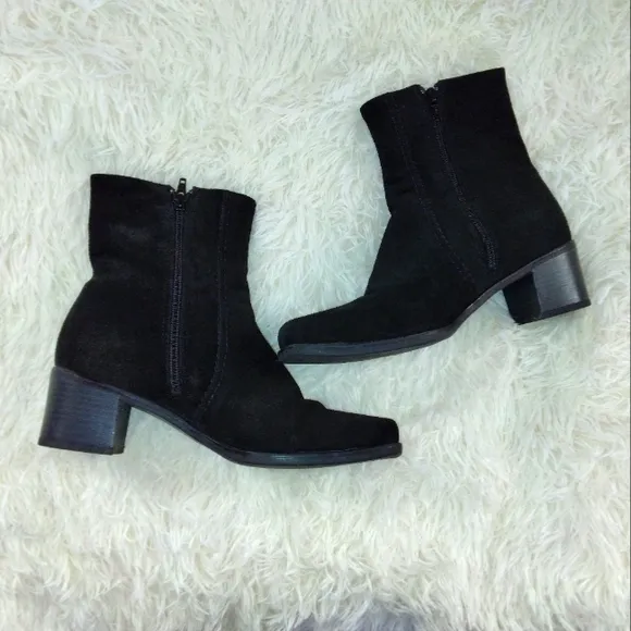 La Canadienne Suede Ankle Boots Size 8