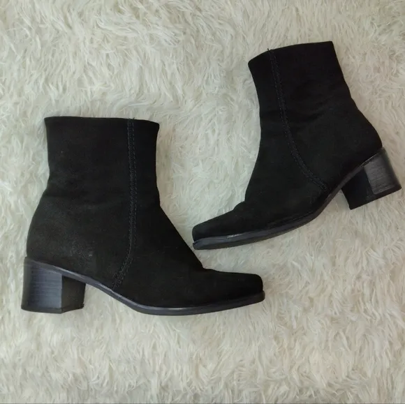 La Canadienne Suede Ankle Boots Size 8