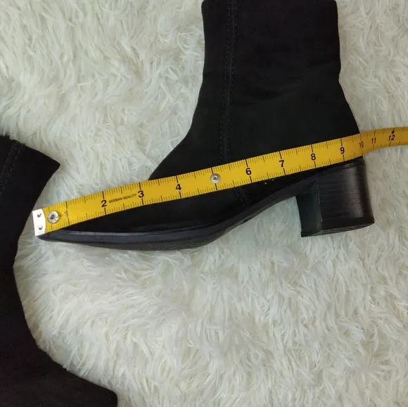 La Canadienne Suede Ankle Boots Size 8