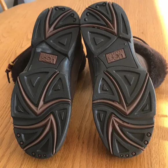 Ladies UUGS brown leather leather laces in rear 6