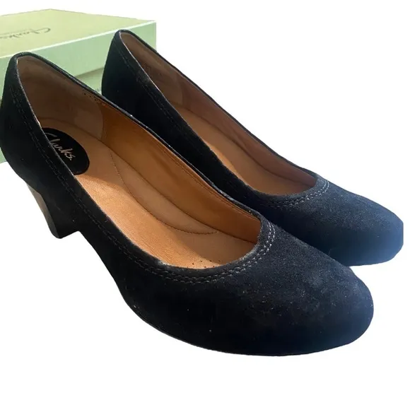 Like new Clarks Women's Decade Rana suede leather Pump