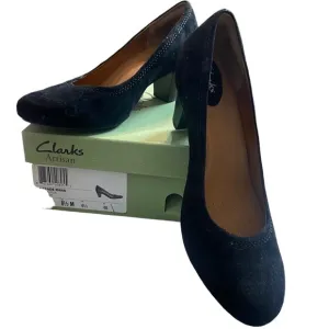 Like new Clarks Women's Decade Rana suede leather Pump