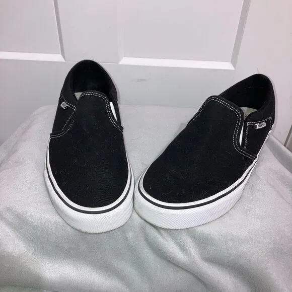 Like new Vans Classic Black Slip On Shoes 8
