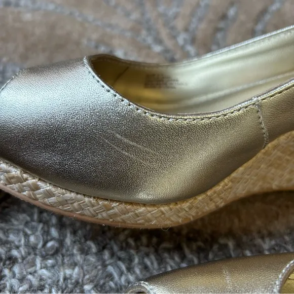 Lilly Pulitzer Gigi Gold Metallic Woven Slingback Wedge, Size 9.5 Women.