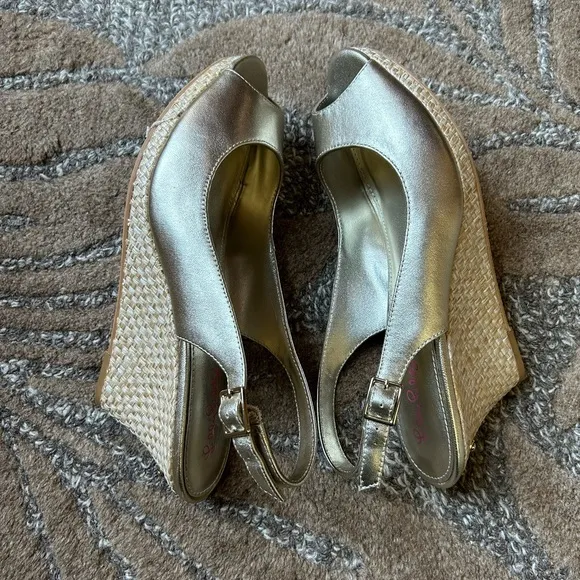 Lilly Pulitzer Gigi Gold Metallic Woven Slingback Wedge, Size 9.5 Women.