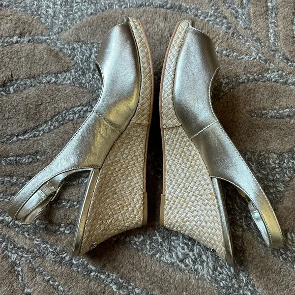 Lilly Pulitzer Gigi Gold Metallic Woven Slingback Wedge, Size 9.5 Women.