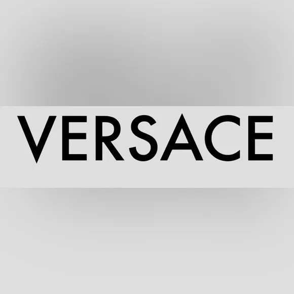 LN DARLING VERSACE MINI SKIRT. PAIR WITH HEELS OR BOOTS. BEAUTIFULLY TAILORED💞