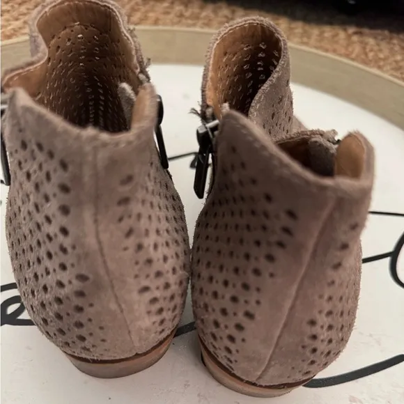 Lucky Brand Suede Ankle Boots size 8