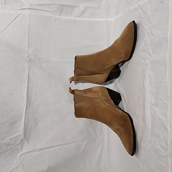 M. GEMI Tan Suede Ankle Boots, size 38½
