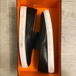 Magnanni Black and White Slip-On Sneakers