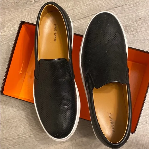 Magnanni Black and White Slip-On Sneakers