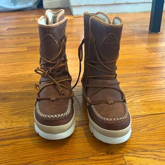 🆕Manitobah Mukluks Suede Boots