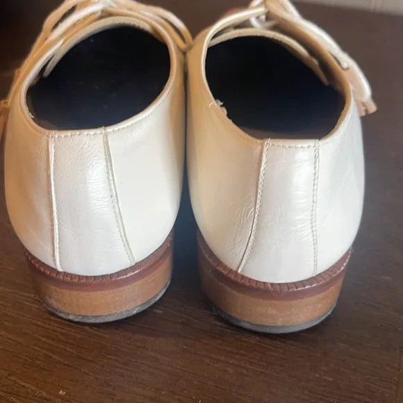 Manuel Artesanos Gomez Spain cream and tan Oxford loafers size 9.5