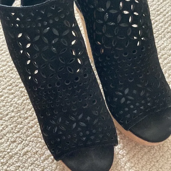 Marc Fisher Black Wedge Heels Espadrilles Sandals Rope Shoes Size 8 LIKE NEW