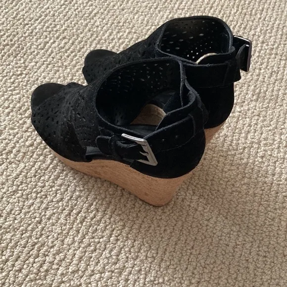 Marc Fisher Black Wedge Heels Espadrilles Sandals Rope Shoes Size 8 LIKE NEW
