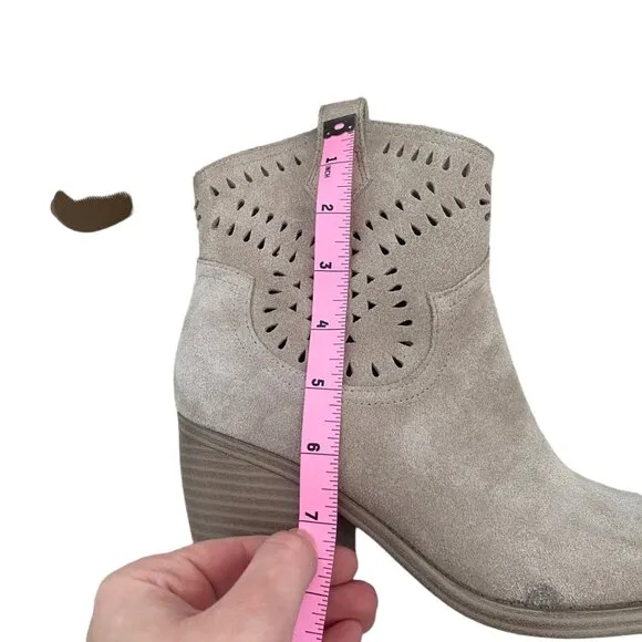 Marc Fisher Giddyup Cowboy Bootie Elyma light gray NWOT Pointy toe 7.5 MSRP 160