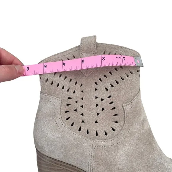 Marc Fisher Giddyup Cowboy Bootie Elyma light gray NWOT Pointy toe 7.5 MSRP 160