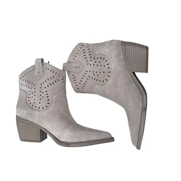 Marc Fisher Giddyup Cowboy Bootie Elyma light gray NWOT Pointy toe 7.5 MSRP 160
