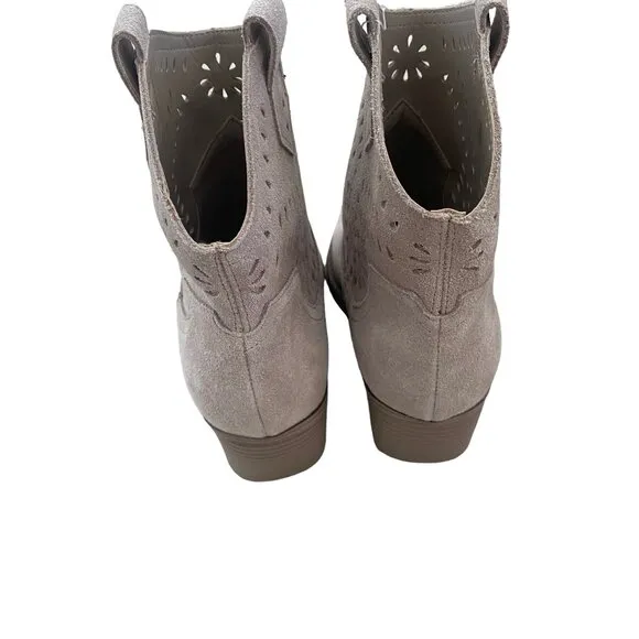 Marc Fisher Giddyup Cowboy Bootie Elyma light gray NWOT Pointy toe 7.5 MSRP 160