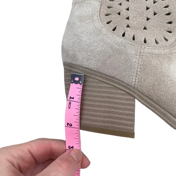 Marc Fisher Giddyup Cowboy Bootie Elyma light gray NWOT Pointy toe 7.5 MSRP 160