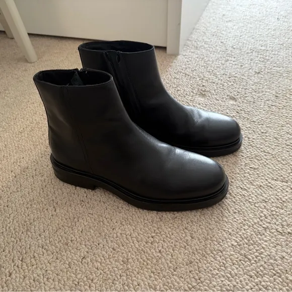 Massimo Dutti Black Leather Chelsea Boots