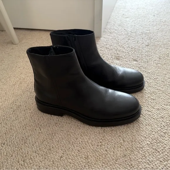 Massimo Dutti Black Leather Chelsea Boots