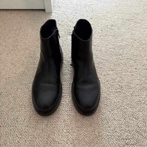 Massimo Dutti Black Leather Chelsea Boots