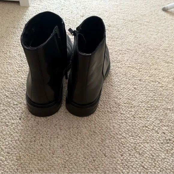Massimo Dutti Black Leather Chelsea Boots