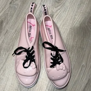 melissa‎ shoes hello kitty x Sanrio pink and black jelly sneakers shoes
