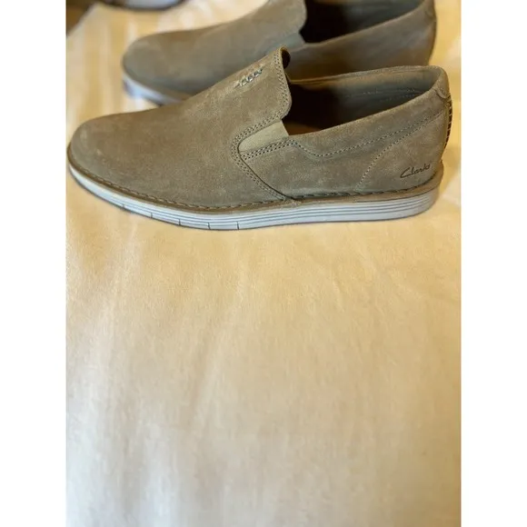Men's Clark's Suede Slip On Shoes New Without Box Never Worn Beige Color