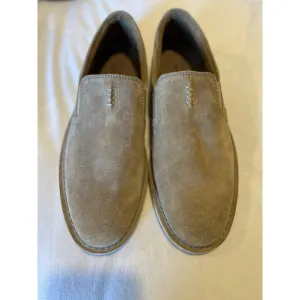 Men's Clark's Suede Slip On Shoes New Without Box Never Worn Beige Color