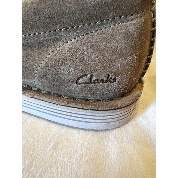 Men's Clark's Suede Slip On Shoes New Without Box Never Worn Beige Color