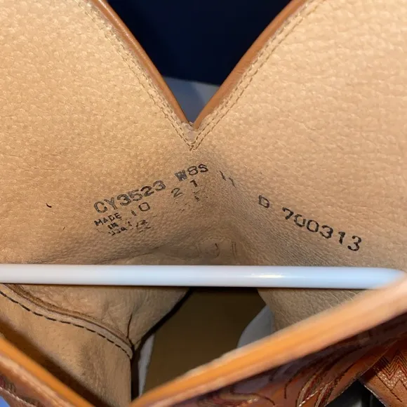 Mens Lucchese Bootmaker Tan Cowboy Western Boots with Intricate Stitching. USA