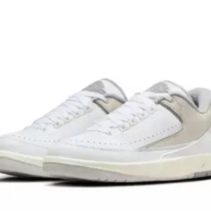Men's White and Gray Sneakers Jordan 2 Low Pythons New No Box