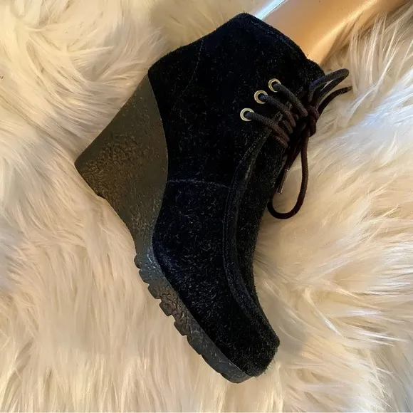 MICHAEL KORS SUEDE WEDGE BOOTS 6