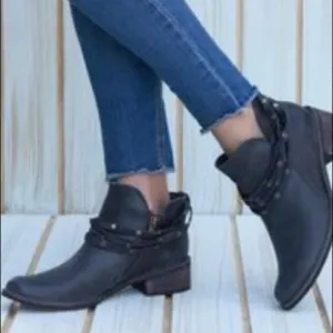 Milah Washed Black Leather Ankle Booties SIZE 10