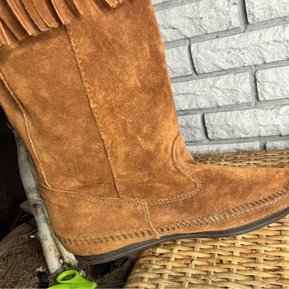 Minnetonka Suede Fringe Boots Feathers