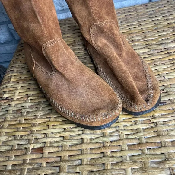 Minnetonka Suede Fringe Boots Feathers