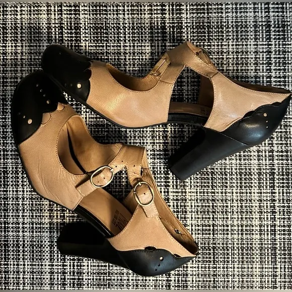 Miz Mooz Art Deco The Joni Shoe