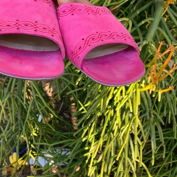Moschino slides women Fuchsia leather hearts and Stitch logo detail shoes.