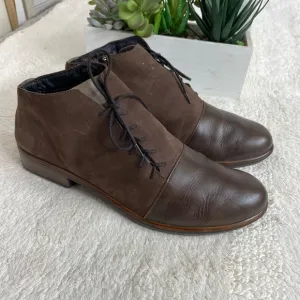 Naot Brown Leather Chukka Boots with Lace-Up Design 9.5