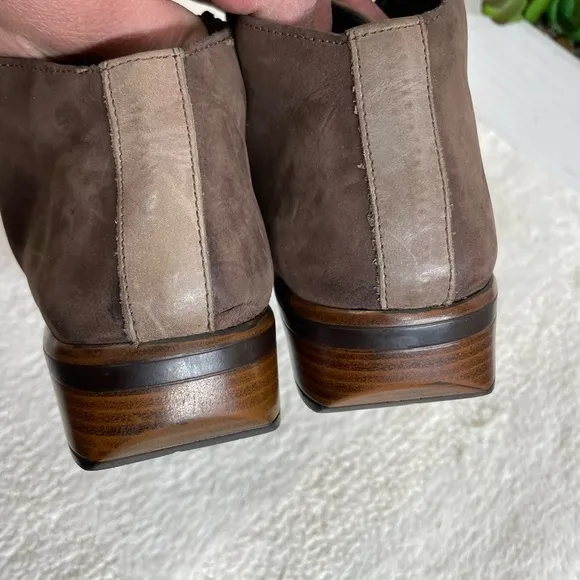 Naot Brown Leather Chukka Boots with Lace-Up Design 9.5