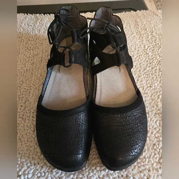 Naot Kata Black Crackle Leather Lace-Up Shoes