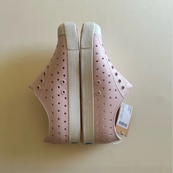 Native NWT Pink Classic Jefferson Sugarlite Slip On Shoes