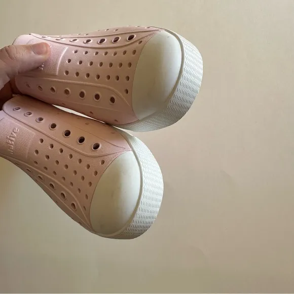 Native NWT Pink Classic Jefferson Sugarlite Slip On Shoes