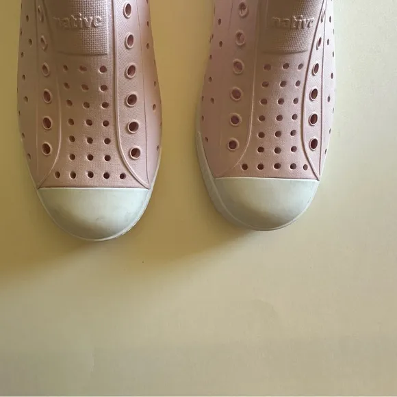 Native NWT Pink Classic Jefferson Sugarlite Slip On Shoes