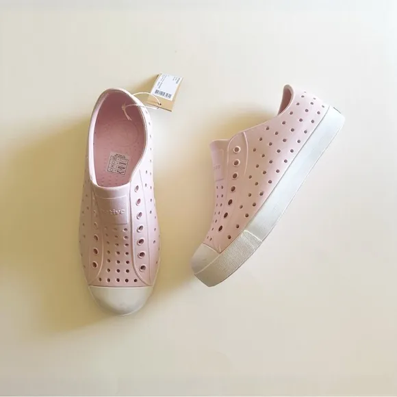 Native NWT Pink Classic Jefferson Sugarlite Slip On Shoes